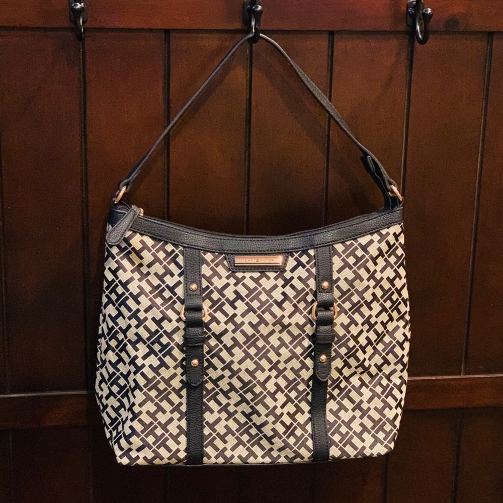 NWOT Tommy Hilfiger purse